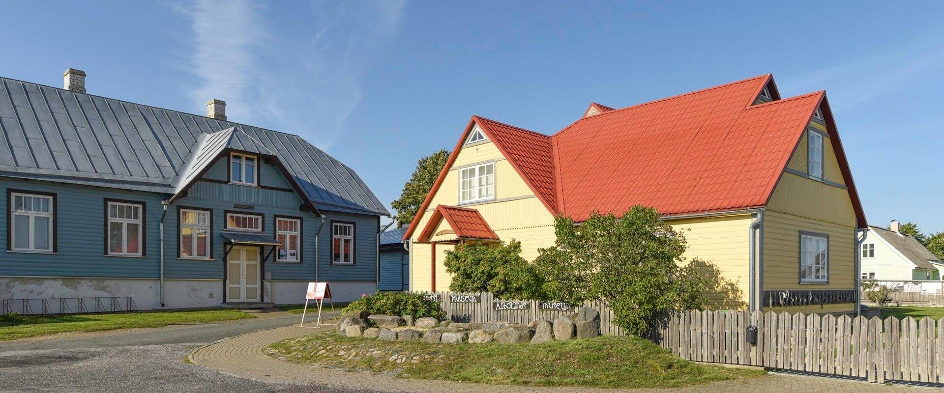 This museum in Haapsalu introduces the thousand-year-old settlements of the coastal Swedes in Estonia. In the house inaugurated by the King of Sweden,