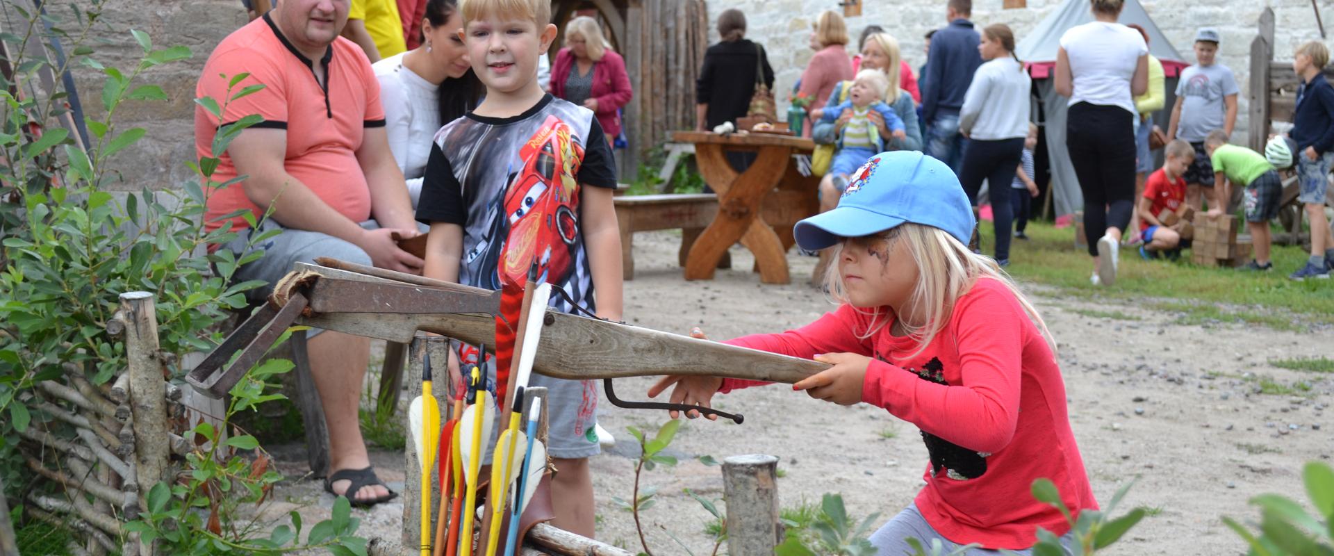 At the activity centre, you can spend some lovely time, take a step back in time (for a couple of hundred years), and try everything out on your own. 