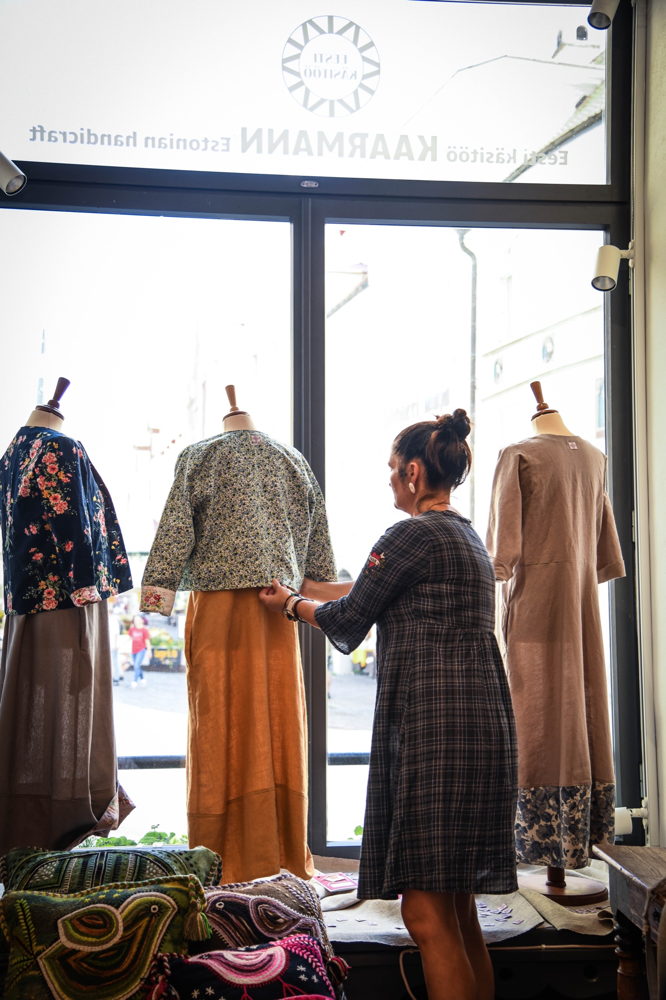 The Estonian Handicraft House is the place to buy authentic Estonian handicrafts from. Here, folk traditions exist alongside contemporary ones. The wo