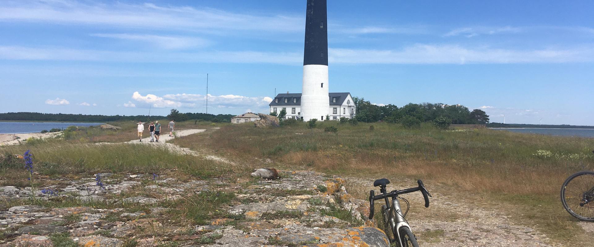 The southern tip of Sõrve Peninsula called Sõrve säär is one of our favourite places to visit in Saaremaa. Because of its excellent location, Sõrve ha