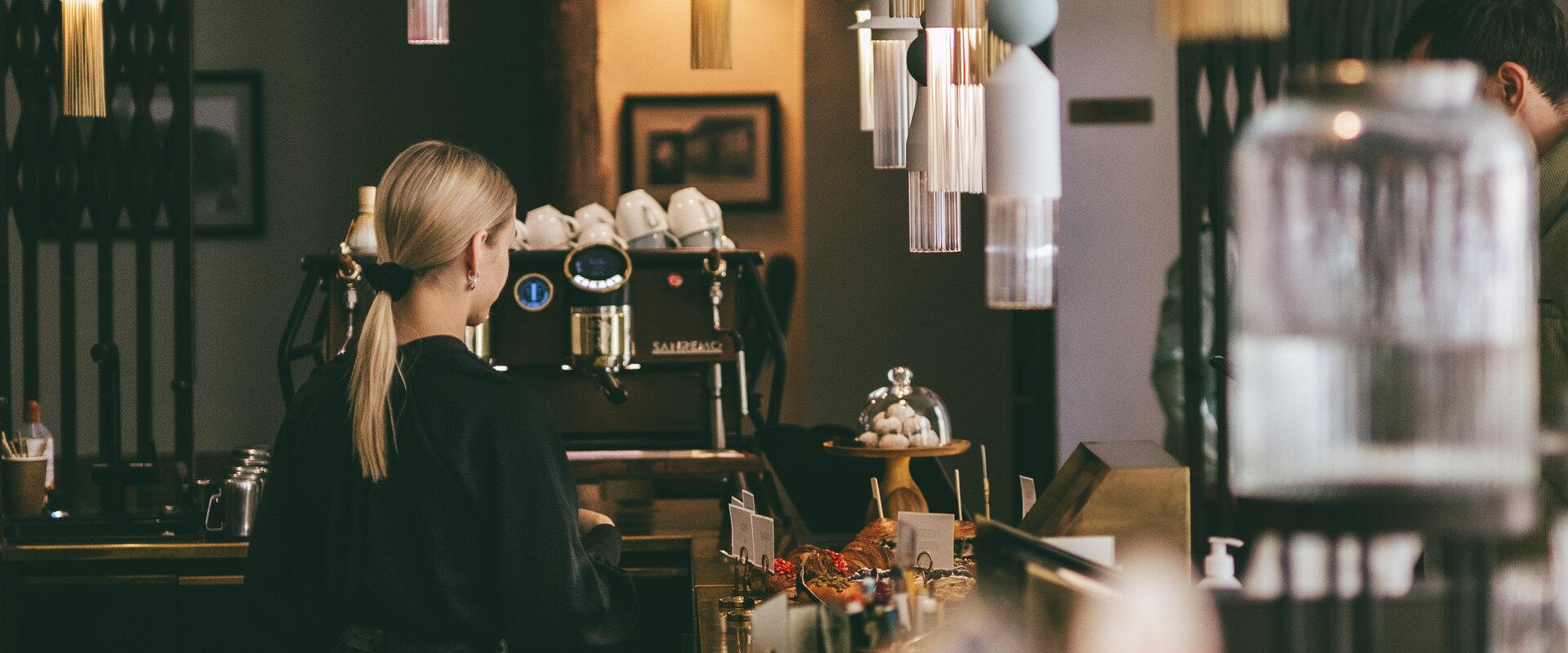 Pastoraat Café with its enchantingly original, minimalist and well-thought-out design is located in the heart of Pärnu, in a house built in the 17th c