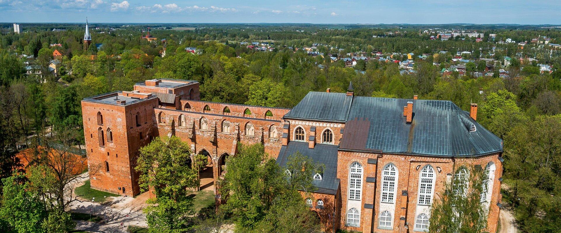 Tartu Cathedral is one of the biggest churches in Estonia and the only medieval church with two spires in the country. Its construction began in the t