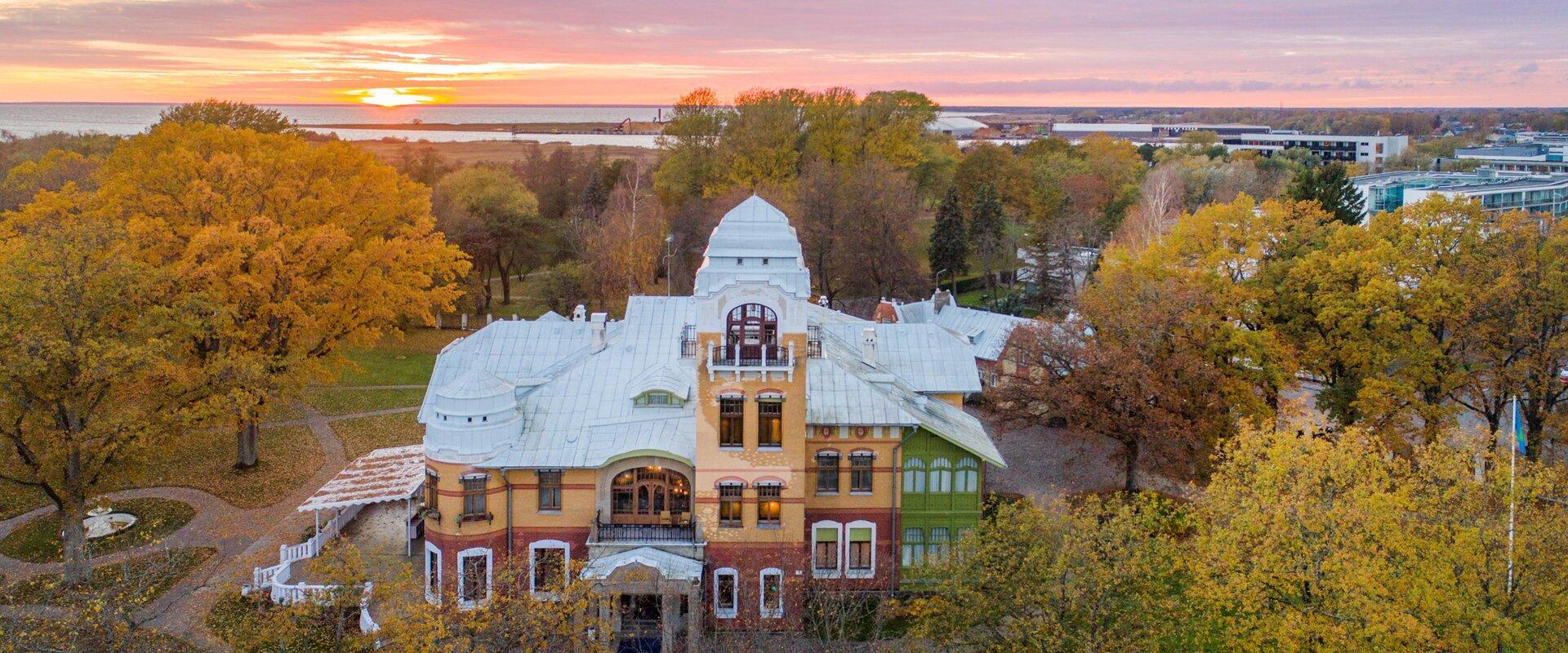 Villa Ammende restaurant and hotel is a unique combination of Art Nouveau architecture, exciting tastes, work and leisure, sea air and oak trees, soun