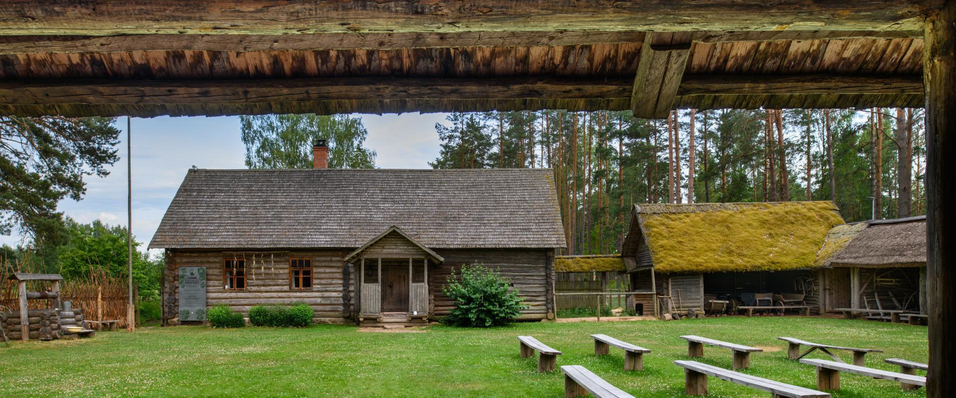 The Värska Farm Museum enables the visitors to learn about the farm architecture, old tools and rich collection of handicraft items dating from the en